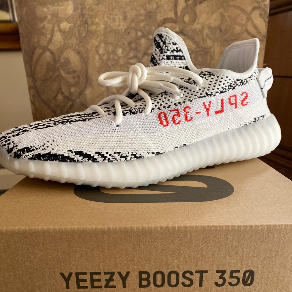 Yeezy Boost 350 V2 - Zebras (authentic)